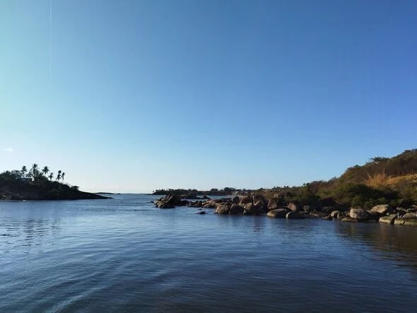 Vista das águas na Praia de Camburi