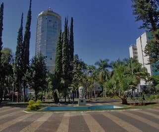 ônibus saindo da Rodoviária de Brasília para Uberlândia